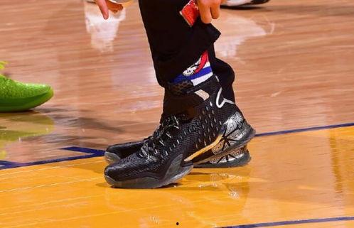 球星看国产球鞋视频